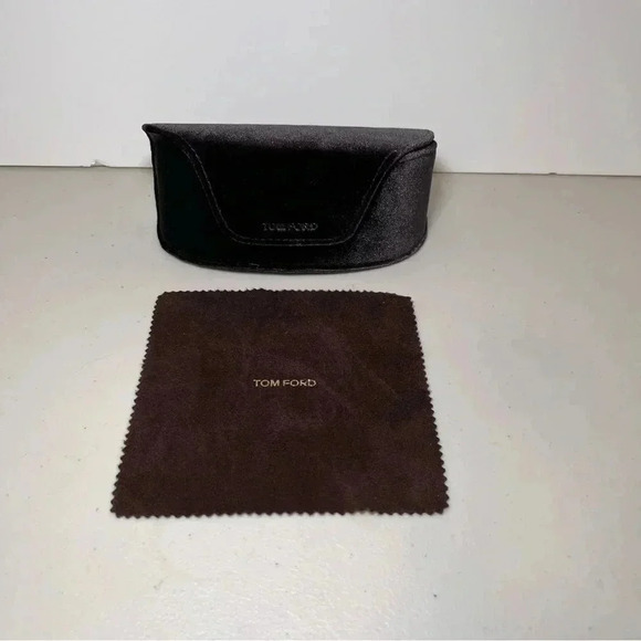 TOM FORD Sunglasses Case Velvet Clam Shell Magnetic Close Black with cloth - Picture 2 of 6